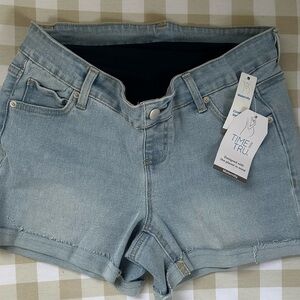 NWT Time and Tru Women's Maternity Light Blue Denim Shorts Size Small